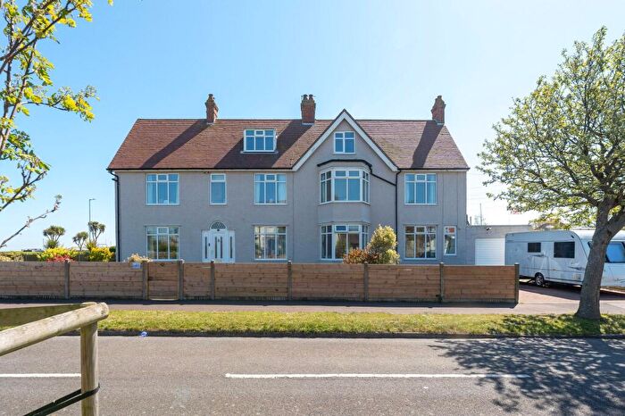 6 Bedroom Link Detached House For Sale In Marine Parade, Gorleston, NR31