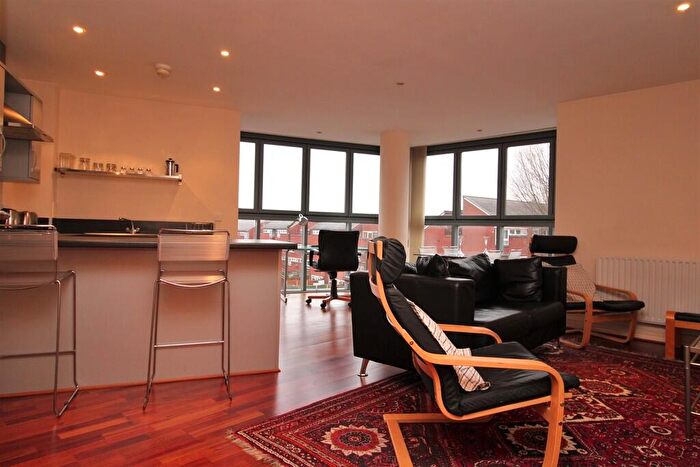 2 Bedroom Apartment To Rent In King Edwards Wharf, B16