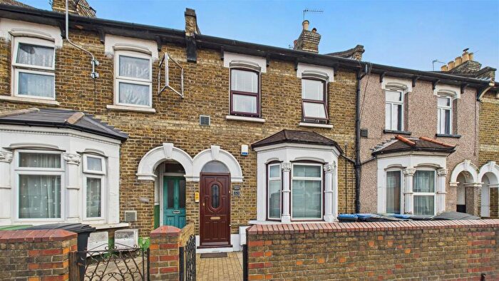 1 Bedroom Apartment For Sale In High Street, Enfield, EN3