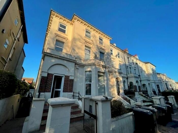 1 Bedroom Flat To Rent In Upperton Gardens, Eastbourne, BN21