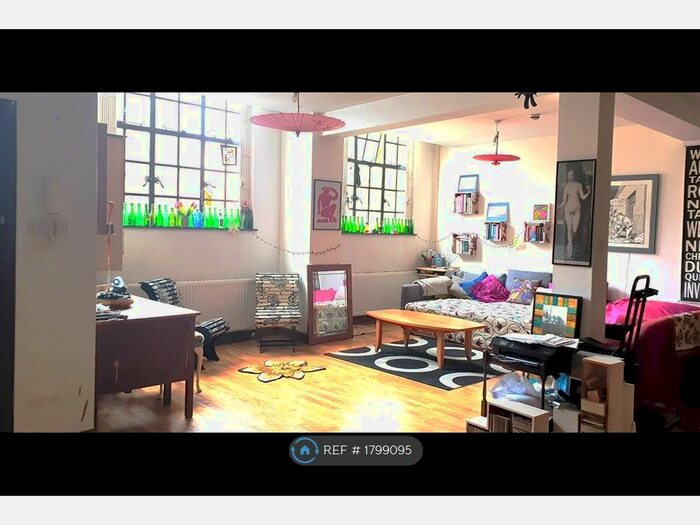 Studio To Rent In Topper House, London, N4