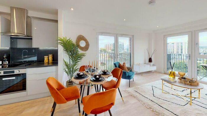 2 Bedroom Apartment To Rent In Minerva Square, Glasgow, G3