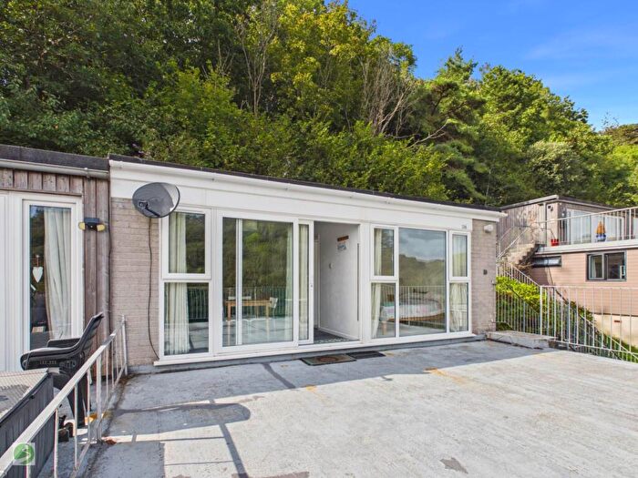 2 Bedroom Semi-Detached Bungalow For Sale In Millendreath Beach Resort, Millendreath, PL13
