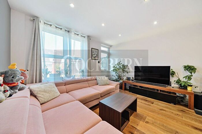 2 Bedroom Terraced House For Sale In Lonsdale Close, London, SE9