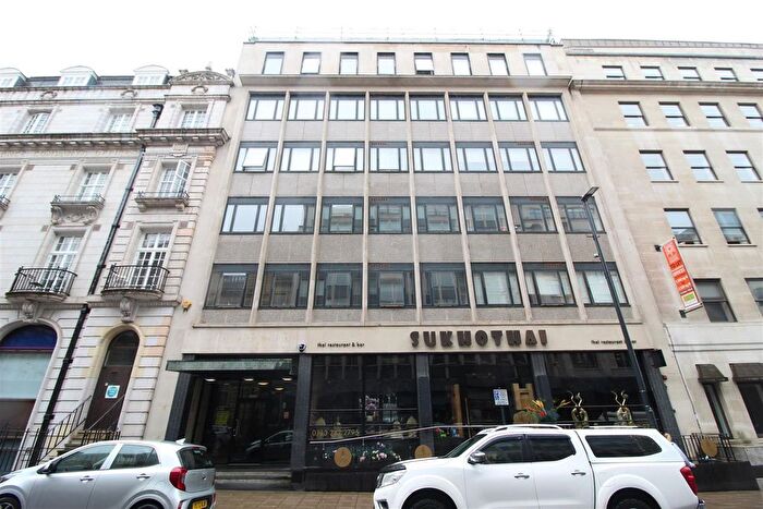 2 Bedroom Flat To Rent In South Parade, Leeds, LS1