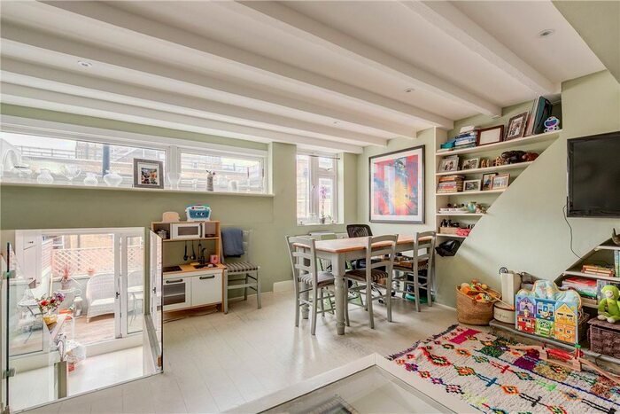 3 Bedroom Flat To Rent In Ackmar Road, London, SW6