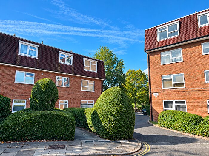 1 Bedroom Flat For Sale In Rowan Close, London, W5