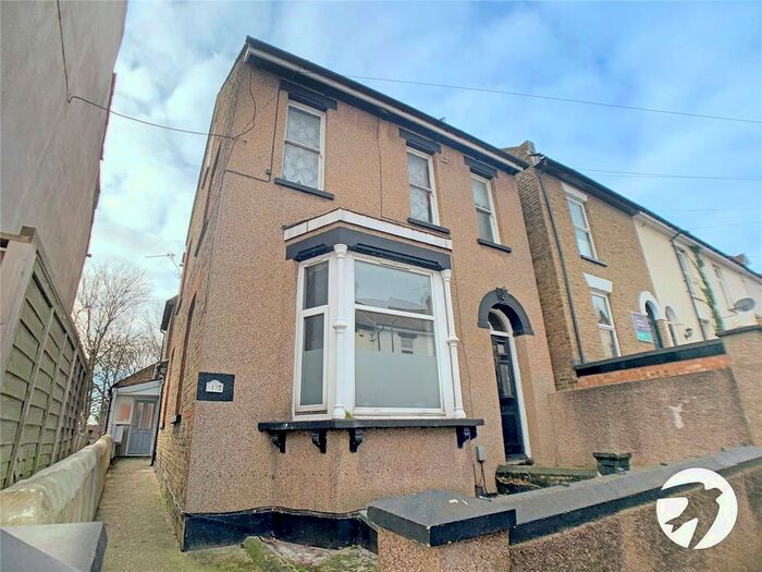 1 Bedroom Flat To Rent In Brompton Lane, Rochester, Kent ME2