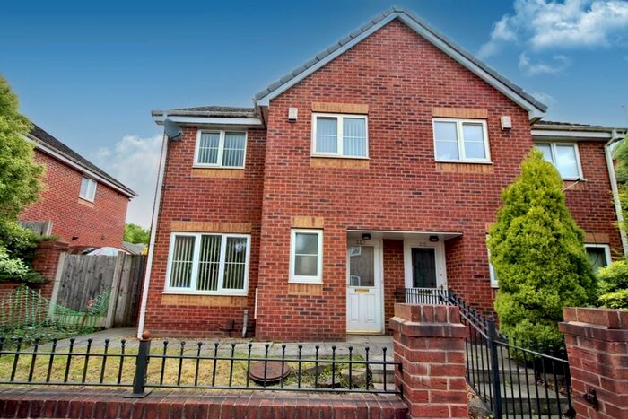 3 Bedroom Semi-Detached House To Rent In Wash Lane, Bury, BL9
