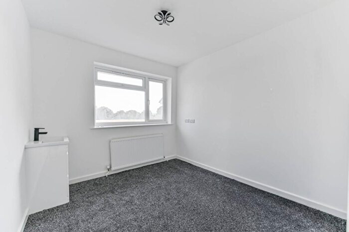 Studio To Rent In Crossways Road, Mitcham, CR4