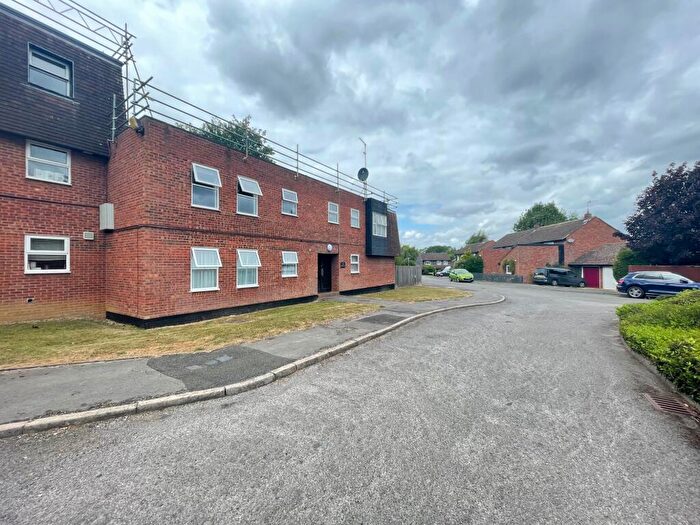 1 Bedroom Flat To Rent In Windsor Close, Bovingdon, Hemel Hempstead, HP3