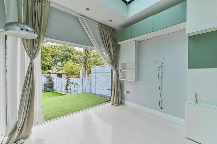 1 Bedroom Flat To Rent In St Augustines Avenue, South Croydon, CR2