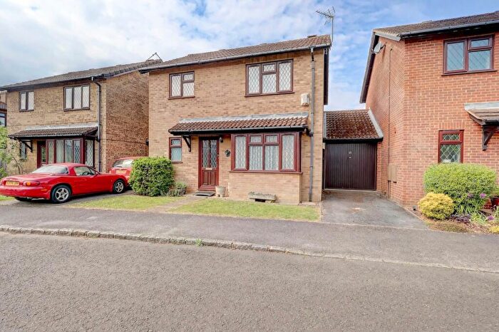 3 Bedroom Detached House For Sale In Clayfields, Penn, High Wycombe, Buckinghamshire, HP10