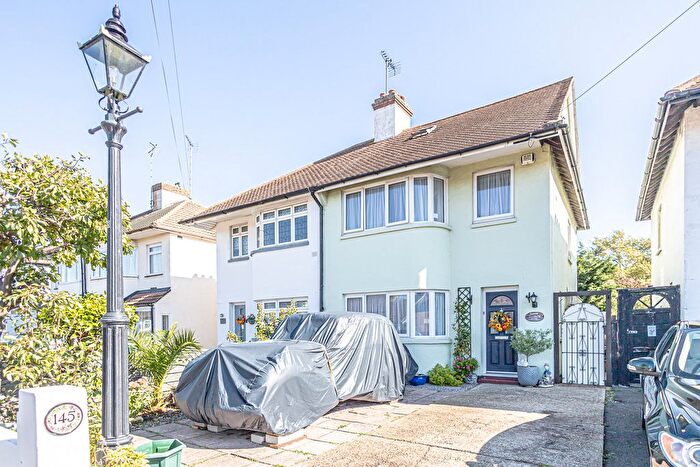 4 Bedroom Semi-Detached House For Sale In Thornford Gardens, Southend-On-Sea, SS2
