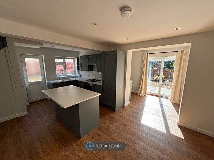 3 Bedroom Semi-Detached House To Rent In Kanes Hill, Southampton, SO19