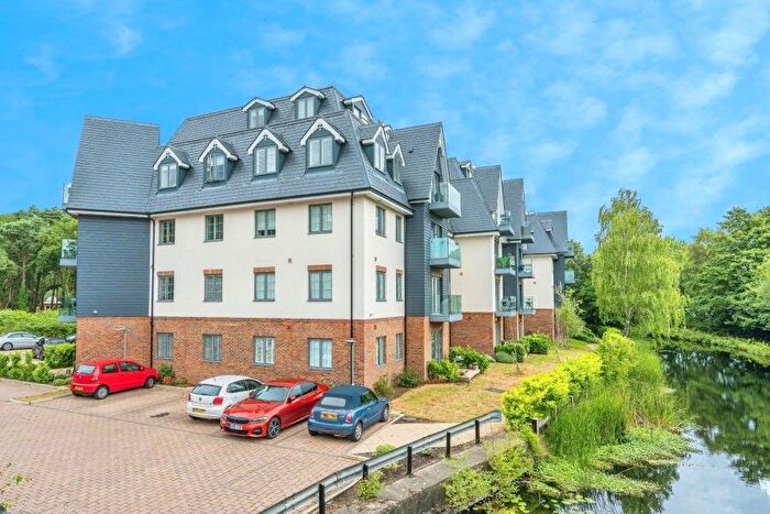 2 Bedroom Flat To Rent In Woking, Surrey, GU21