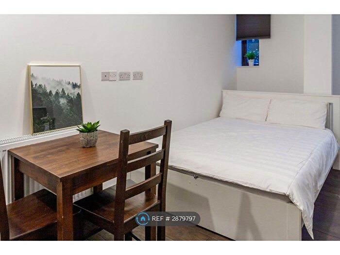 Studio To Rent In Edgware Road, London, NW2