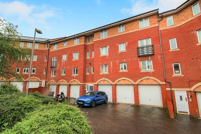 2 Bedroom Flat To Rent In Saltash Road, Churchward, Swindon, SN2