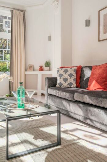 3 Bedroom Flat To Rent In Frognal, Hampstead, London, NW3