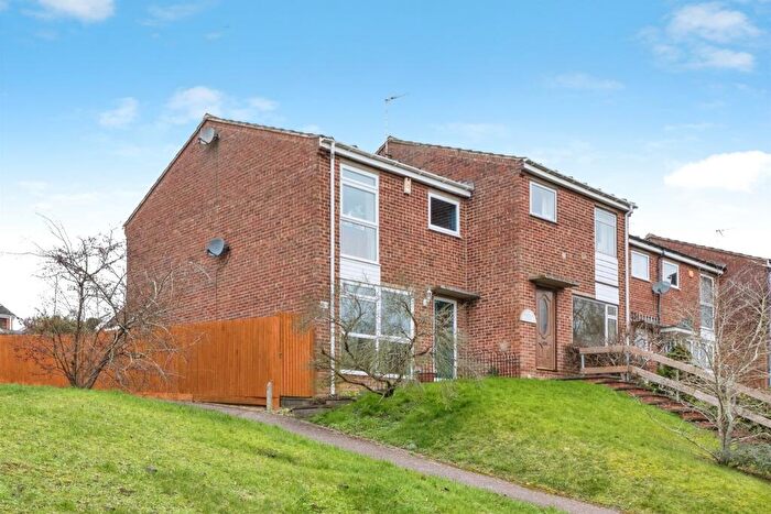 3 Bedroom End Of Terrace House For Sale In Knaves Hill, Linslade, Leighton Buzzard, LU7