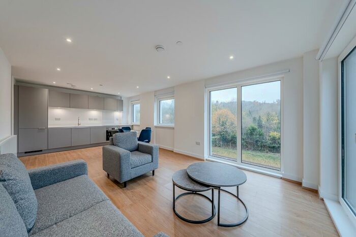 2 Bedroom Flat To Rent In Well Farm Road Whyteleafe, CR3