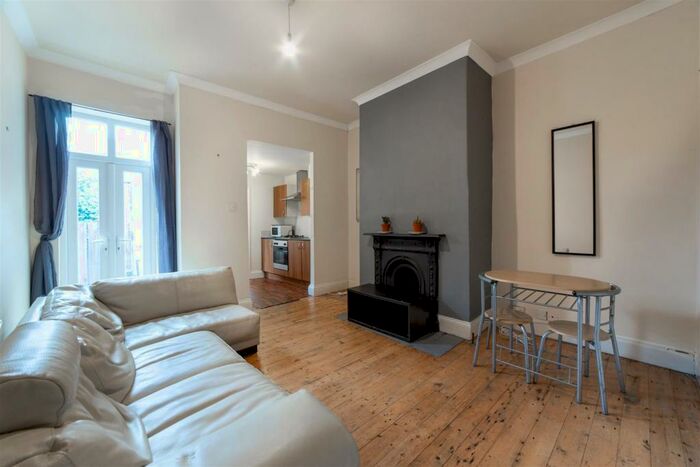 2 Bedroom Flat To Rent In Amble Grove, Sandyford, Newcastle Upon Tyne, NE2