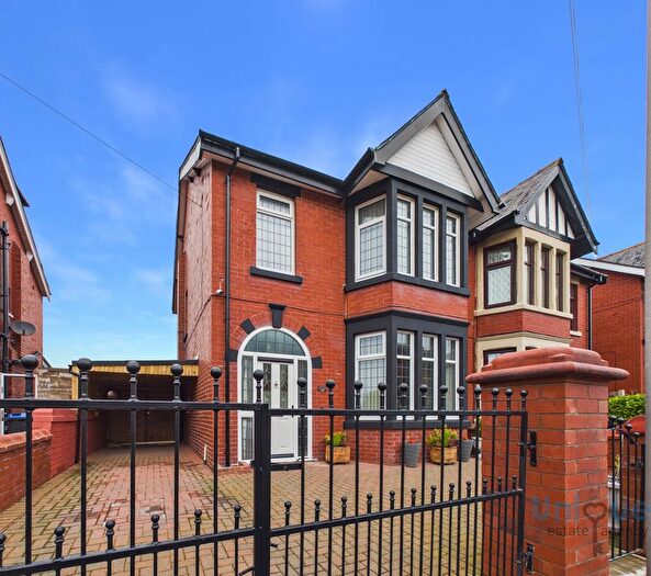 3 Bedroom Semi Detached House For Sale In Woodstock Gardens, Blackpool, FY4