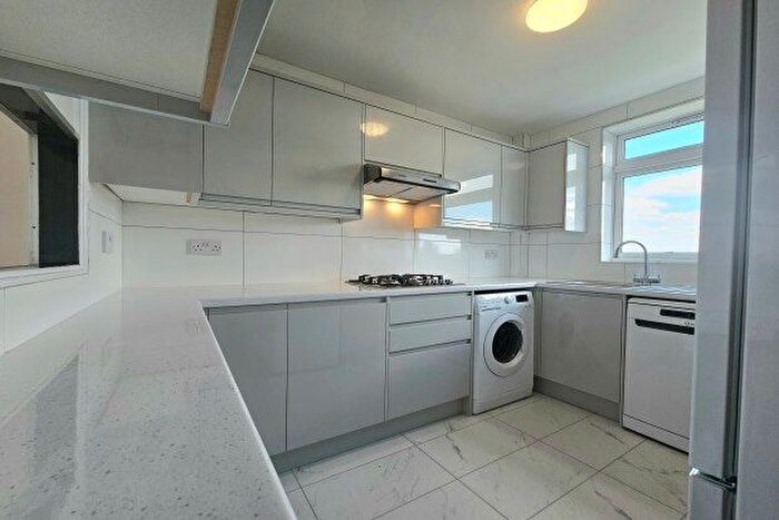 2 Bedroom Flat To Rent In Bromley Hill, Bromley, BR1