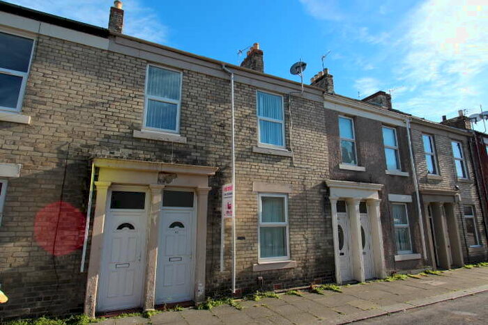2 Bedroom Flat To Rent In North King Street, North Shields. NE30 2hs. **super Value !!**