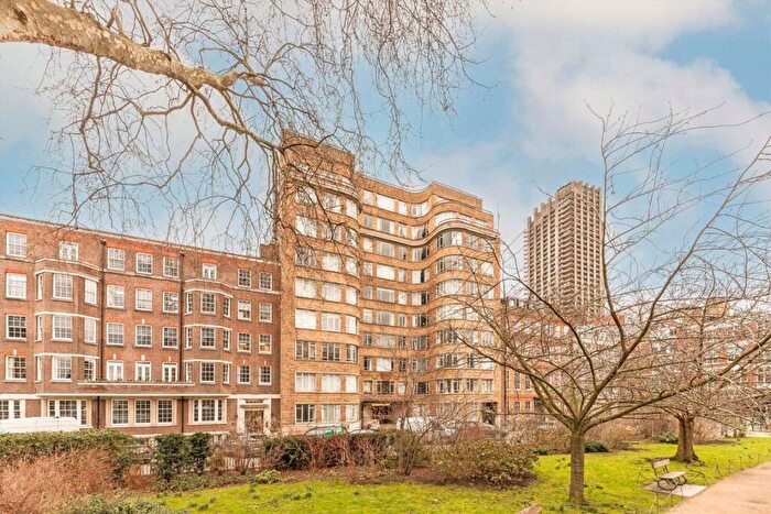 Flat To Rent In Charterhouse Square, Clerkenwell, EC1M