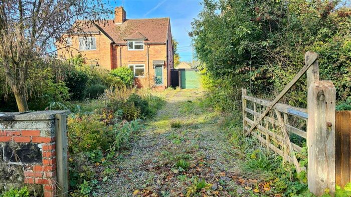 2 Bedroom Semi-Detached House For Sale In Whitegates, Wickham, Newbury, RG20