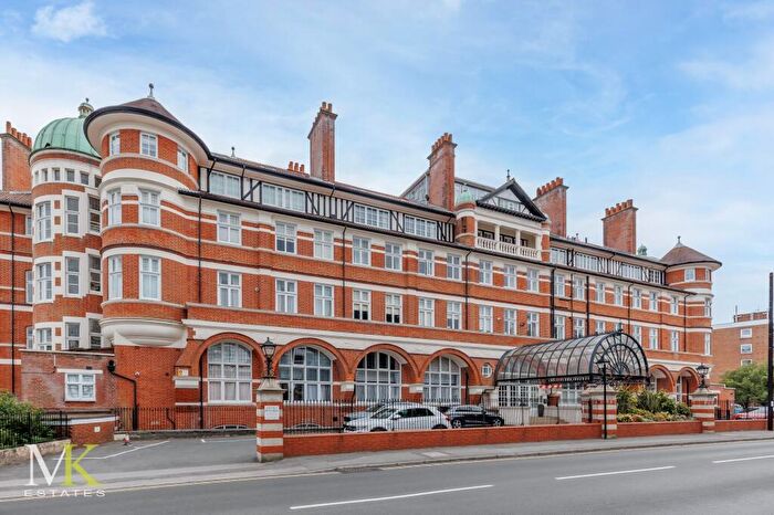 2 Bedroom Flat To Rent In Owls Road, Burlington Mansions, BH5