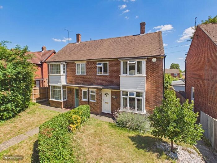3 Bedroom Semi-Detached House For Sale In Columbine Close, Strood, Rochester, ME2