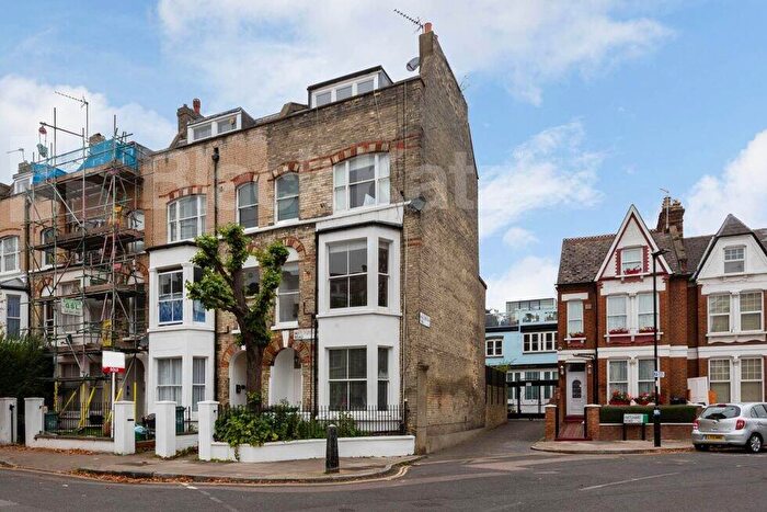 6 Bedroom House To Rent In Marlborough Road, Archway, N19
