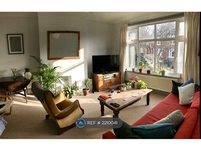 3 Bedroom Flat To Rent In Herne Hill, London, SE24