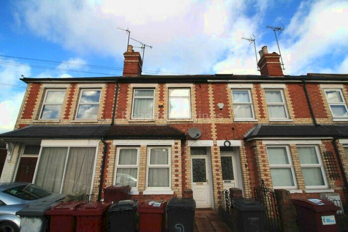 4 Bedroom House To Rent In Grange Avenue, Reading, RG6