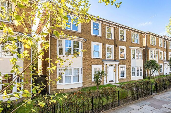 2 Bedroom Flat For Sale In Brooklands Court, Cavendish Road, London, NW6