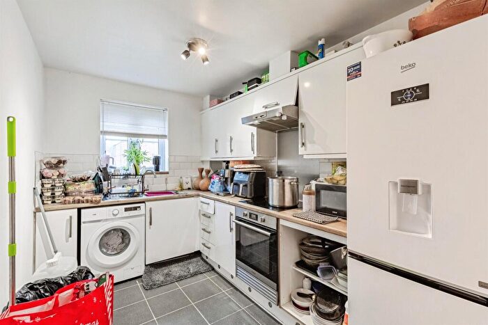 2 Bedroom Flat For Sale In Dainty Grove, Grange Park, Northampton, NN4