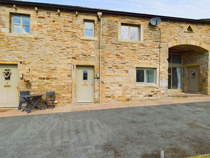 3 Bedroom Barn Conversion To Rent In Langroods Cottages, Bradley, BD20