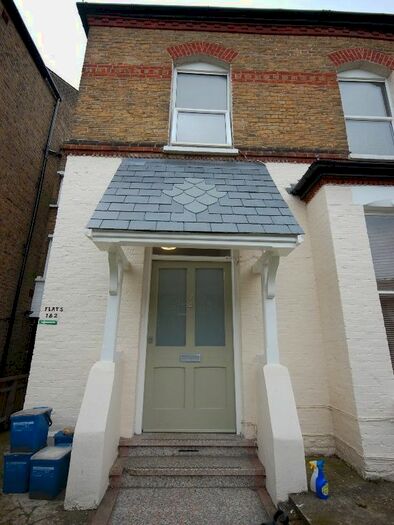 Studio To Rent In Finsbury Park Road, London, N4