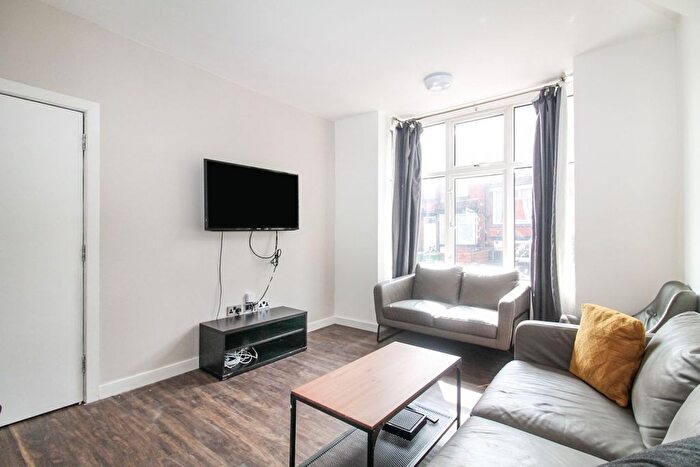 6 Bedroom Terraced House To Rent In Lumley Avenue, Burley, Leeeds, West Yorkshire, LS4