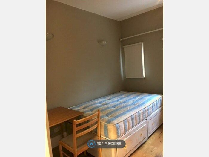 Studio To Rent In St. Stephens Gardens, London, W2