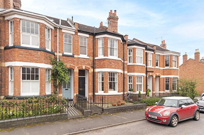 3 Bedroom Terraced House For Sale In Wathen Road, Leamington Spa, Warwickshire, CV32