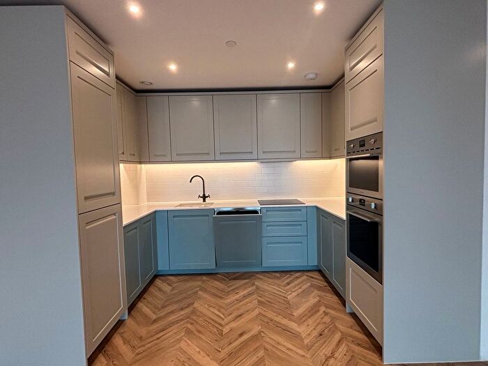 2 Bedroom Flat To Rent In Brook Street, Kingston Upon Thames, KT1