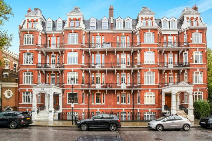 3 Bedroom Flat To Rent In Holland Park Gardens, London, W14