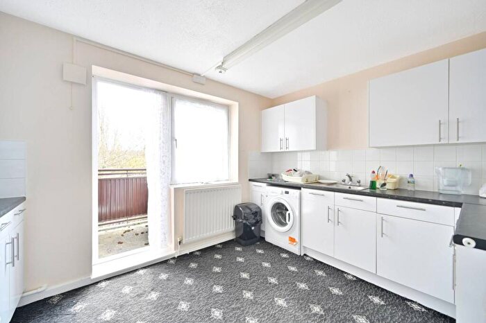 3 Bedroom Flat To Rent In Sheephouse Way, New Malden, KT3