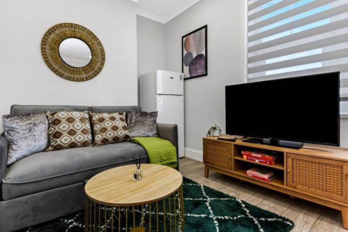 1 Bedroom Flat To Rent In Old Kent Road, London, SE15