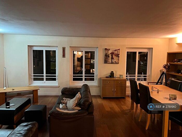 2 Bedroom Flat To Rent In Randolph Gate, Glasgow, G11