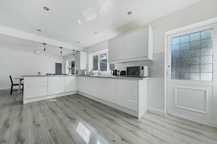 4 Bedroom Detached House For Sale In Monterey Close, Bexley, DA5