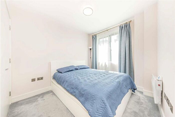 2 Bedroom Flat For Sale In Mansell Street, London, E1